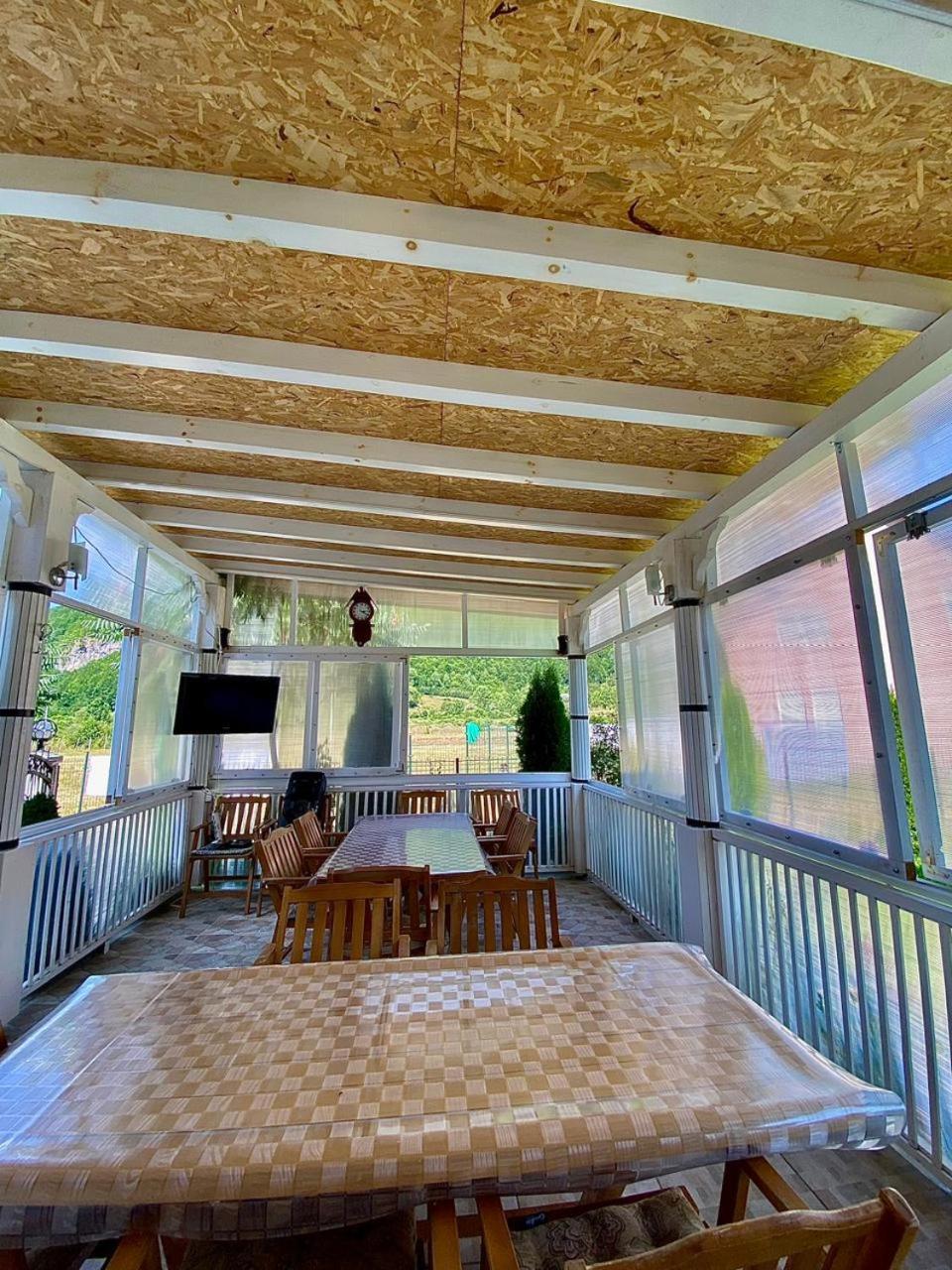 Lola Guest House Vusanje ภายนอก รูปภาพ