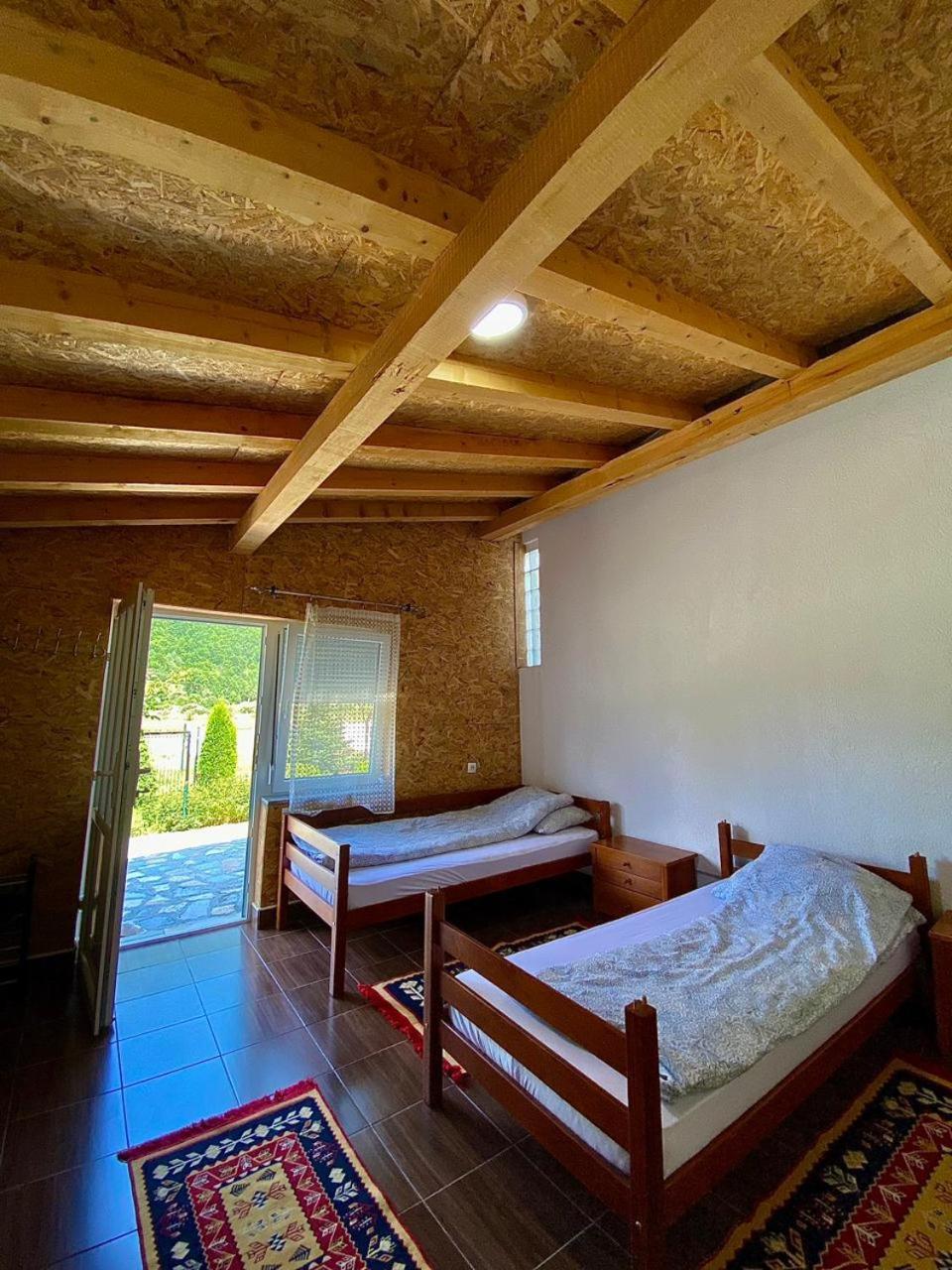 Lola Guest House Vusanje ภายนอก รูปภาพ